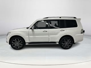 Mitsubishi Pajero 3.2 DI-D Automaat Mitsubishi Pajero 3.2 DI-D B-stijl