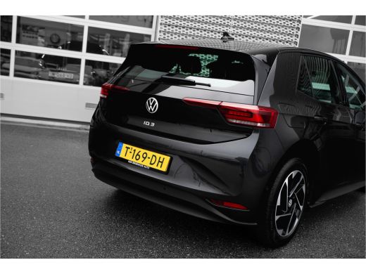Volkswagen ID.3 Pure 45 kWh | Camera | Carplay | Navigatie | 18" LMV | Keyless ActivLease financial lease
