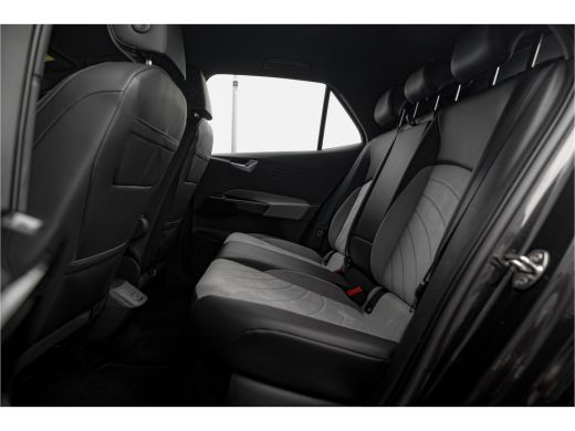 Volkswagen ID.3 Pure 45 kWh | Camera | Carplay | Navigatie | 18" LMV | Keyless ActivLease financial lease