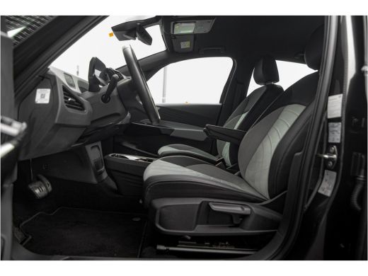 Volkswagen ID.3 Pure 45 kWh | Camera | Carplay | Navigatie | 18" LMV | Keyless ActivLease financial lease