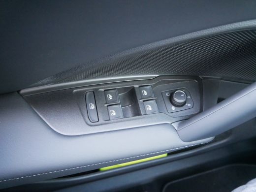 Volkswagen Tiguan R-Line Edition - eHybrid | 'App-Connect' draadloze smartphone integratie | Afstandscontrolesystee... ActivLease financial lease
