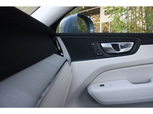Volvo  XC60 Recharge T6 AWD 350pk Plus Bright | Adaptive Cruise | BLIS | Schuifdak | Memory Seats | 360 Camera ActivLease financial lease
