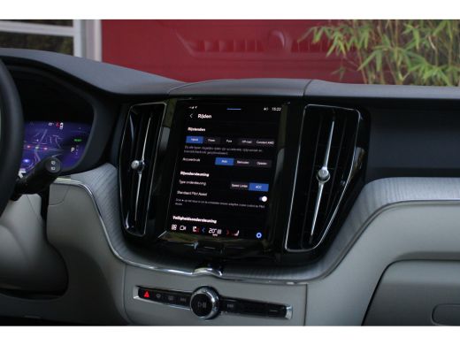 Volvo  XC60 Recharge T6 AWD 350pk Plus Bright | Adaptive Cruise | BLIS | Schuifdak | Memory Seats | 360 Camera ActivLease financial lease
