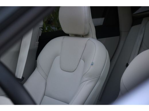 Volvo  XC60 Recharge T6 AWD 350pk Plus Bright | Adaptive Cruise | BLIS | Schuifdak | Memory Seats | 360 Camera ActivLease financial lease