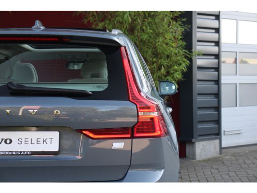 Volvo  XC60 Recharge T6 AWD 350pk Plus Bright | Adaptive Cruise | BLIS | Schuifdak | Memory Seats | 360 Camera ActivLease financial lease