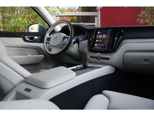 Volvo  XC60 Recharge T6 AWD 350pk Plus Bright | Adaptive Cruise | BLIS | Schuifdak | Memory Seats | 360 Camera ActivLease financial lease