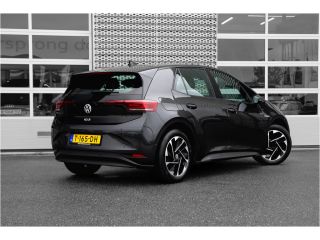 Volkswagen ID.3 Pure 45 kWh | Camera | Carplay | Navigatie | 18" LMV | Keyless