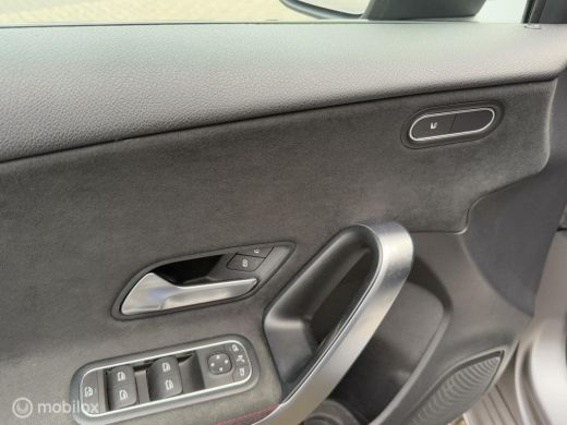 Mercedes A-Klasse 180 Business Solution AMG-PAKKET ActivLease financial lease