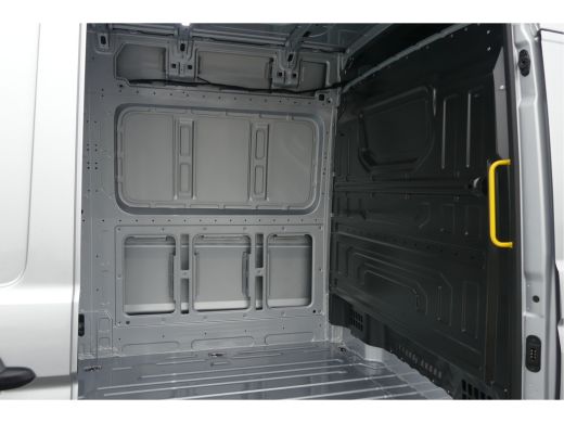Volkswagen Crafter 35 | Automaat 140 | Led | Adaptive Cruise | Camera | Navigatie | Exclusive ActivLease financial lease