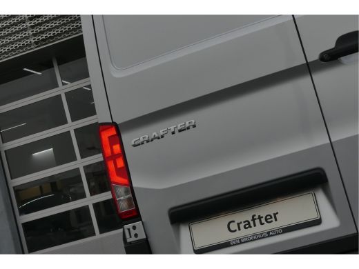 Volkswagen Crafter 35 | Automaat 140 | Led | Adaptive Cruise | Camera | Navigatie | Exclusive ActivLease financial lease
