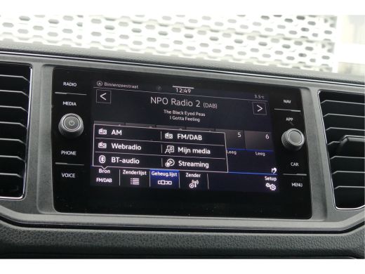 Volkswagen Crafter 35 | Automaat 140 | Led | Adaptive Cruise | Camera | Navigatie | Exclusive ActivLease financial lease