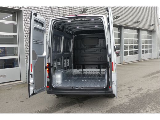 Volkswagen Crafter 35 | Automaat 140 | Led | Adaptive Cruise | Camera | Navigatie | Exclusive ActivLease financial lease