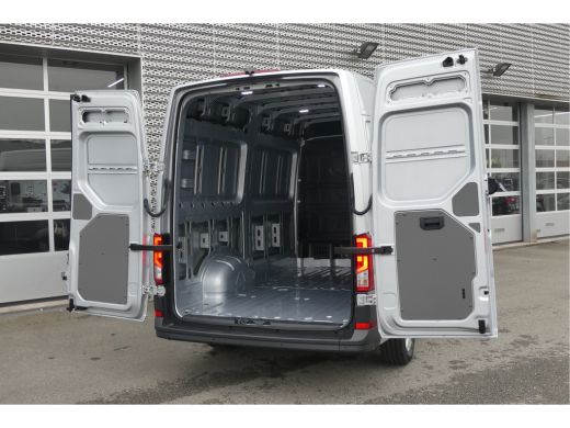 Volkswagen Crafter 35 | Automaat 140 | Led | Adaptive Cruise | Camera | Navigatie | Exclusive ActivLease financial lease