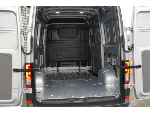 Volkswagen Crafter 35 | Automaat 140 | Led | Adaptive Cruise | Camera | Navigatie | Exclusive ActivLease financial lease