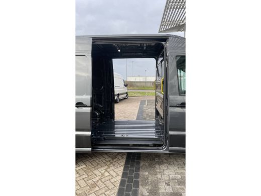 Volkswagen Crafter | 177 PK | Automaat | Full LED | NAVI | Schuifdeur L+R | Camera | 17'' LM ActivLease financial lease