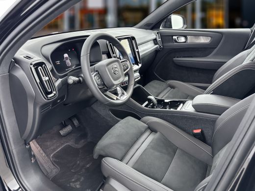 Volvo  C40 Single Motor Extended Range Plus | Panoramadak | Trekhaak | Adaptieve cruise | BLIS | Stoel/stuur... ActivLease financial lease