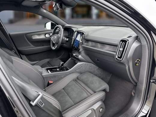 Volvo  C40 Single Motor Extended Range Plus | Panoramadak | Trekhaak | Adaptieve cruise | BLIS | Stoel/stuur... ActivLease financial lease