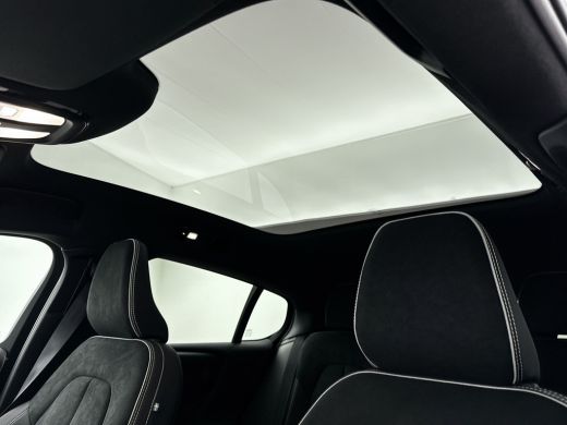 Volvo  C40 Single Motor Extended Range Plus | Panoramadak | Trekhaak | Adaptieve cruise | BLIS | Stoel/stuur... ActivLease financial lease