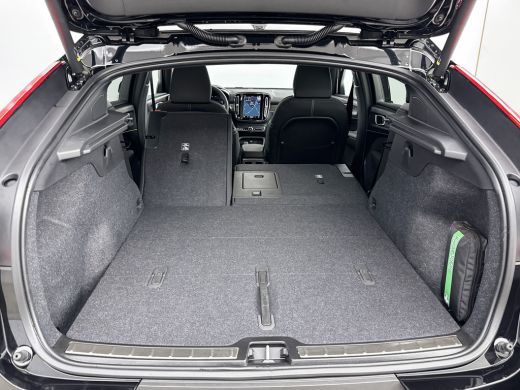 Volvo  C40 Single Motor Extended Range Plus | Panoramadak | Trekhaak | Adaptieve cruise | BLIS | Stoel/stuur... ActivLease financial lease
