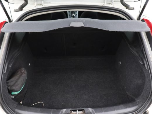 Volvo  V40 2.0 D2 120 PK EURO 6 + NAVIGATIE Volvo V40 2.0 D2 + NAVIGATIE | DIGITALE COCKPIT | CRUISE CONTROL ActivLease financial lease