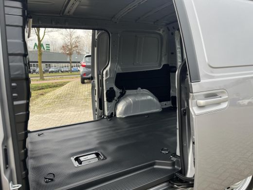 Hyundai Staria 1.6 T-GDI HEV | Uit voorraad leverbaar! | Ruimte voor 3 Euro pallets | ActivLease financial lease