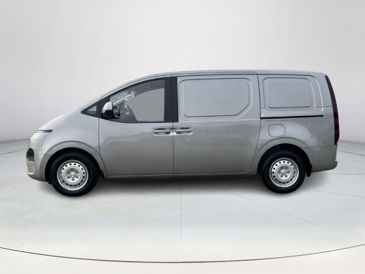 Hyundai Staria 1.6 T-GDI HEV | Uit voorraad leverbaar! | Ruimte voor 3 Euro pallets | ActivLease financial lease