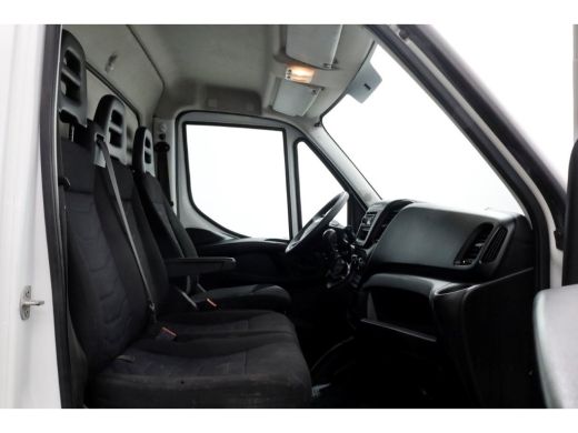 Iveco Daily 35C15 3.0 150pk E6 Bakwagen met achterdeuren + Trekhaak 3500kg H232 12-2019 ActivLease financial lease