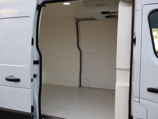 Renault Master T35 2.3 DCI 150 PK L3H2 KOELWAGEN FRIGO + 2 SCHUIFDEREN | NAVIGATIE | CAMERA ActivLease financial lease