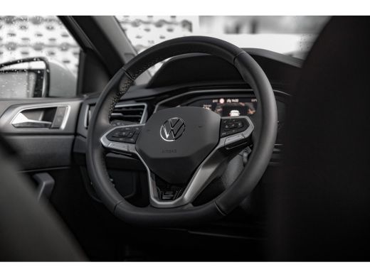 Volkswagen Polo Volkswagen R-Line Business Inclusief €2000,- inruilvoordeel + €1000,- korting | 'App-Connect' dra... ActivLease financial lease