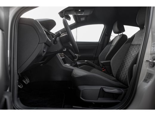 Volkswagen Polo Volkswagen R-Line Business Inclusief €2000,- inruilvoordeel + €1000,- korting | 'App-Connect' dra... ActivLease financial lease
