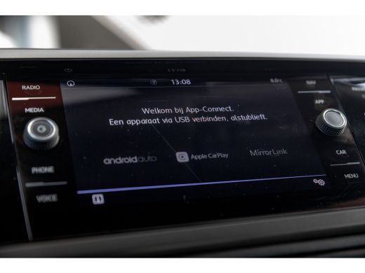 Volkswagen Polo Volkswagen R-Line Business Inclusief €2000,- inruilvoordeel + €1000,- korting | 'App-Connect' dra... ActivLease financial lease