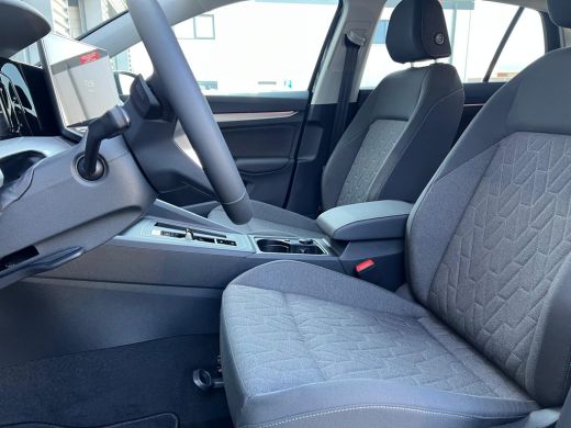 Volkswagen Golf Volkswagen Life Edition eHybrid | 'App-Connect' draadloze smartphone integratie | Achterbank in o... ActivLease financial lease