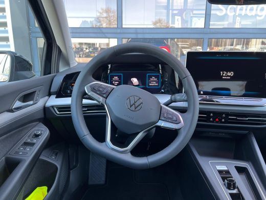 Volkswagen Golf Volkswagen Life Edition eHybrid | 'App-Connect' draadloze smartphone integratie | Achterbank in o... ActivLease financial lease