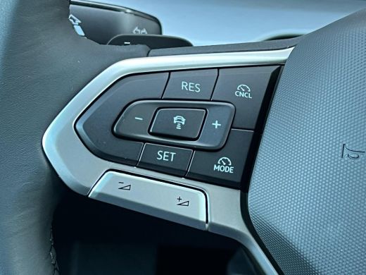 Volkswagen Golf Volkswagen Life Edition eHybrid | 'App-Connect' draadloze smartphone integratie | Achterbank in o... ActivLease financial lease