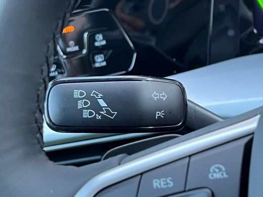 Volkswagen Golf Volkswagen Life Edition eHybrid | 'App-Connect' draadloze smartphone integratie | Achterbank in o... ActivLease financial lease