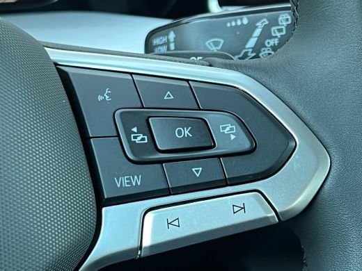 Volkswagen Golf Volkswagen Life Edition eHybrid | 'App-Connect' draadloze smartphone integratie | Achterbank in o... ActivLease financial lease