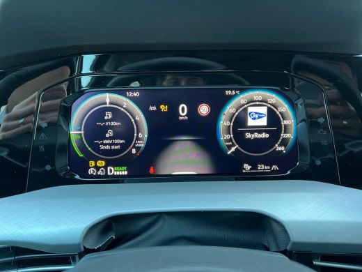 Volkswagen Golf Volkswagen Life Edition eHybrid | 'App-Connect' draadloze smartphone integratie | Achterbank in o... ActivLease financial lease