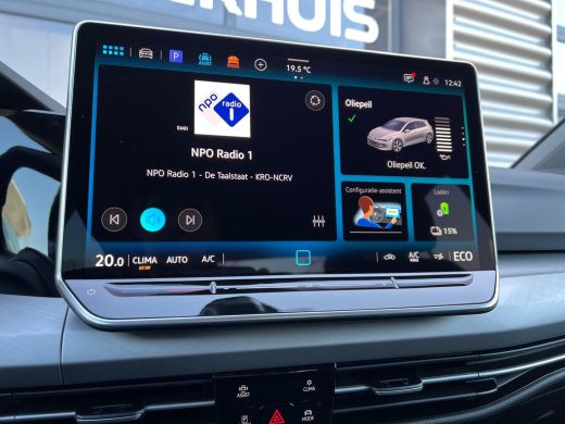 Volkswagen Golf Volkswagen Life Edition eHybrid | 'App-Connect' draadloze smartphone integratie | Achterbank in o... ActivLease financial lease