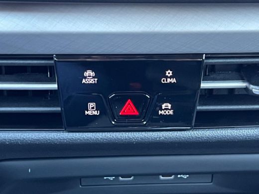 Volkswagen Golf Volkswagen Life Edition eHybrid | 'App-Connect' draadloze smartphone integratie | Achterbank in o... ActivLease financial lease