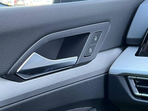 Volkswagen Golf Volkswagen Life Edition eHybrid | 'App-Connect' draadloze smartphone integratie | Achterbank in o... ActivLease financial lease