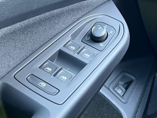 Volkswagen Golf Volkswagen Life Edition eHybrid | 'App-Connect' draadloze smartphone integratie | Achterbank in o... ActivLease financial lease