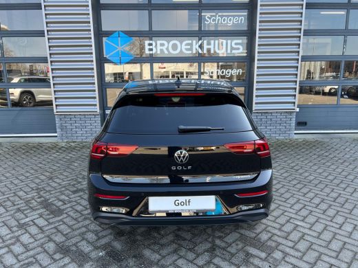 Volkswagen Golf Volkswagen Life Edition eHybrid | 'App-Connect' draadloze smartphone integratie | Achterbank in o... ActivLease financial lease