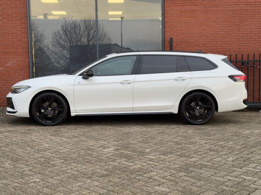 Volkswagen Passat Variant 1.5 eTSI 150pk DSG R-Line Edition | Panoramadak | Harman Kardon Audio ActivLease financial lease