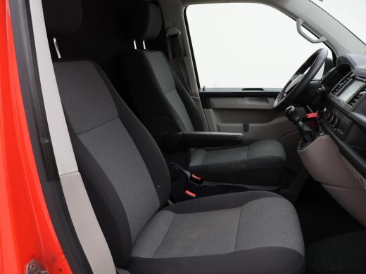 Volkswagen Transporter 2.0 TSI 150 PK BENZINE L2H2 + 2500 KG TREKHAAK | 2 SCHUIFDEUREN | NAVIGATIE | CAMERA ActivLease financial lease