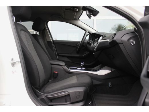 BMW 1-serie 118i F40 Executive Edition | Automaat | 1e eigenaar | NL auto | BTW auto | LED | Carplay | DAB | Sportstuur | Stoelverwarming | ➡️ ActivLease financial lease