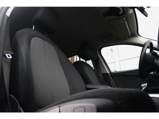 BMW 1-serie 118i F40 Executive Edition | Automaat | 1e eigenaar | NL auto | BTW auto | LED | Carplay | DAB | Sportstuur | Stoelverwarming | ➡️ ActivLease financial lease