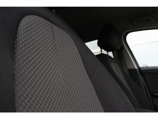 BMW 1-serie 118i F40 Executive Edition | Automaat | 1e eigenaar | NL auto | BTW auto | LED | Carplay | DAB | Sportstuur | Stoelverwarming | ➡️ ActivLease financial lease