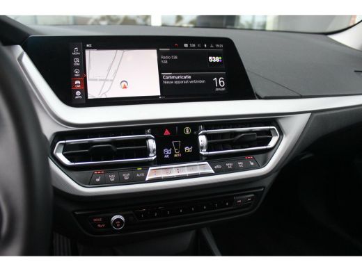 BMW 1-serie 118i F40 Executive Edition | Automaat | 1e eigenaar | NL auto | BTW auto | LED | Carplay | DAB | Sportstuur | Stoelverwarming | ➡️ ActivLease financial lease