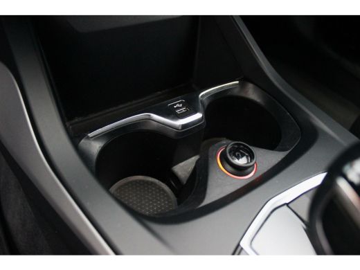 BMW 1-serie 118i F40 Executive Edition | Automaat | 1e eigenaar | NL auto | BTW auto | LED | Carplay | DAB | Sportstuur | Stoelverwarming | ➡️ ActivLease financial lease