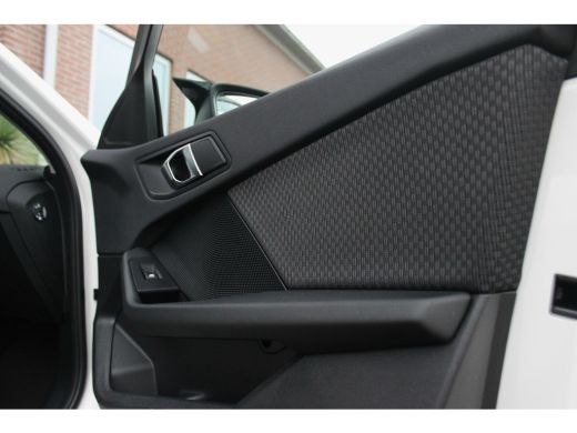 BMW 1-serie 118i F40 Executive Edition | Automaat | 1e eigenaar | NL auto | BTW auto | LED | Carplay | DAB | Sportstuur | Stoelverwarming | ➡️ ActivLease financial lease